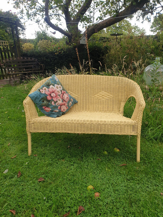 Wicker indoor bench